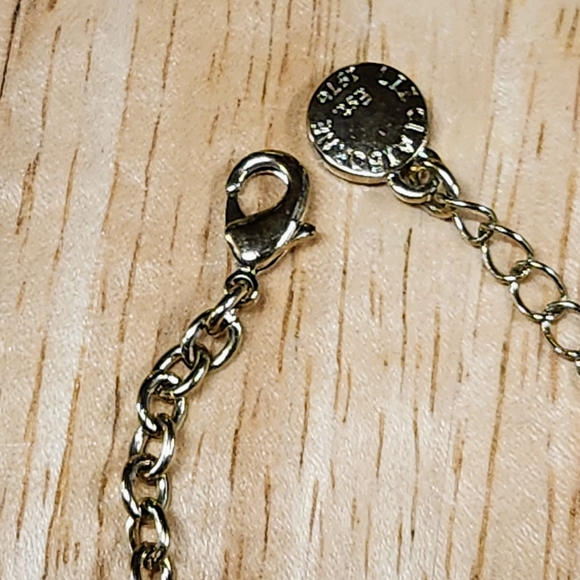 Chic Layered Gold Necklace - Picture 4 of 7